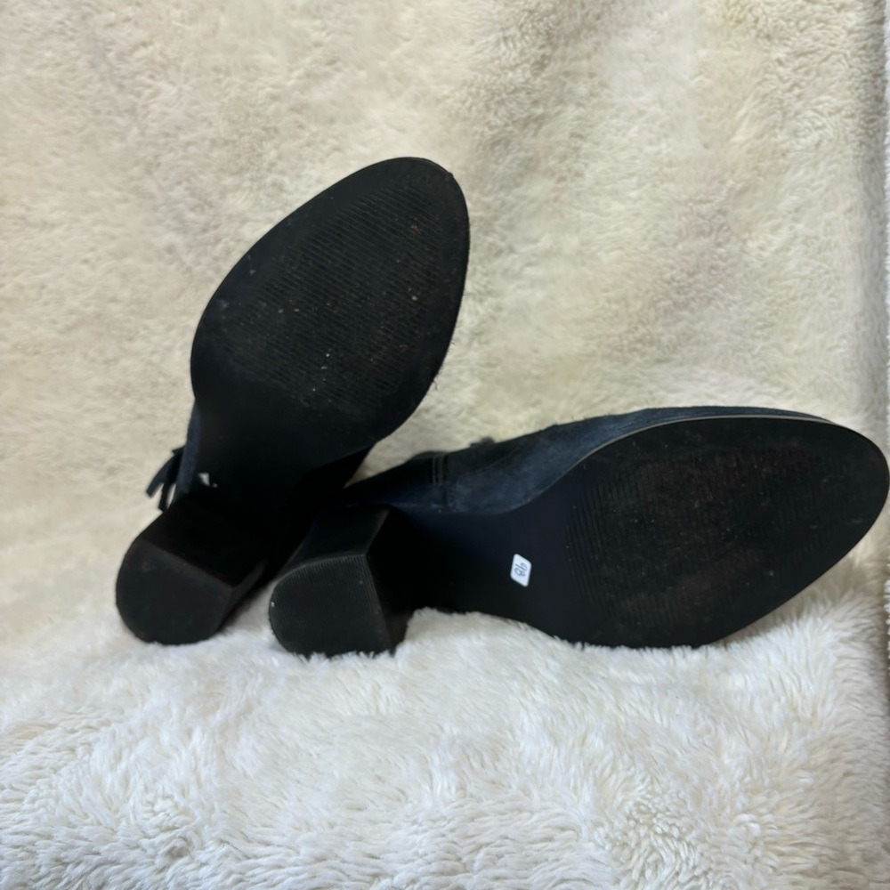 SIZE 8 NAVY BLUE FAUX SUEDE FRINGE BOOTIES! - Picture 4 of 5